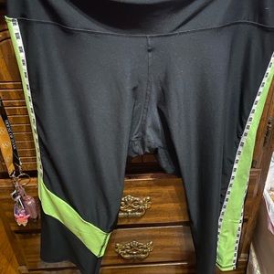 BEBE 3XL Capri leggings